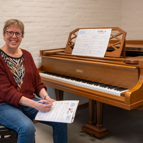 Aanbieder Joke van der Bunt