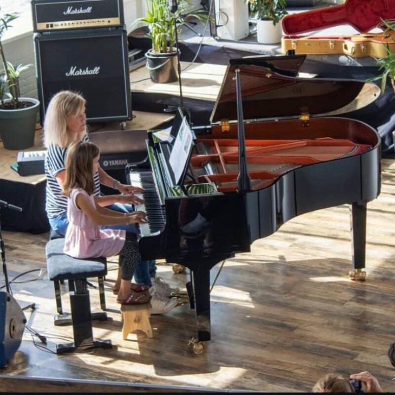 Pianoles voor kinderen en volwassenen