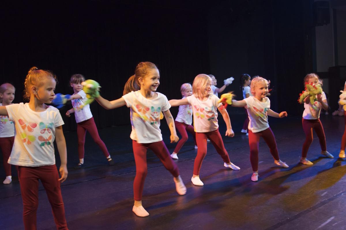 Kleuterdans groep 1 en 2 do en vr