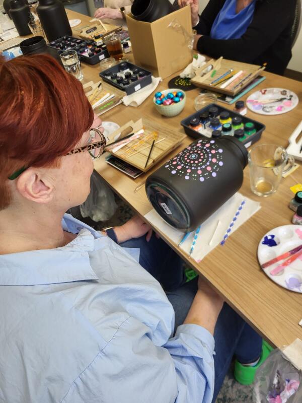 Workshop Dotpainting op een vaas